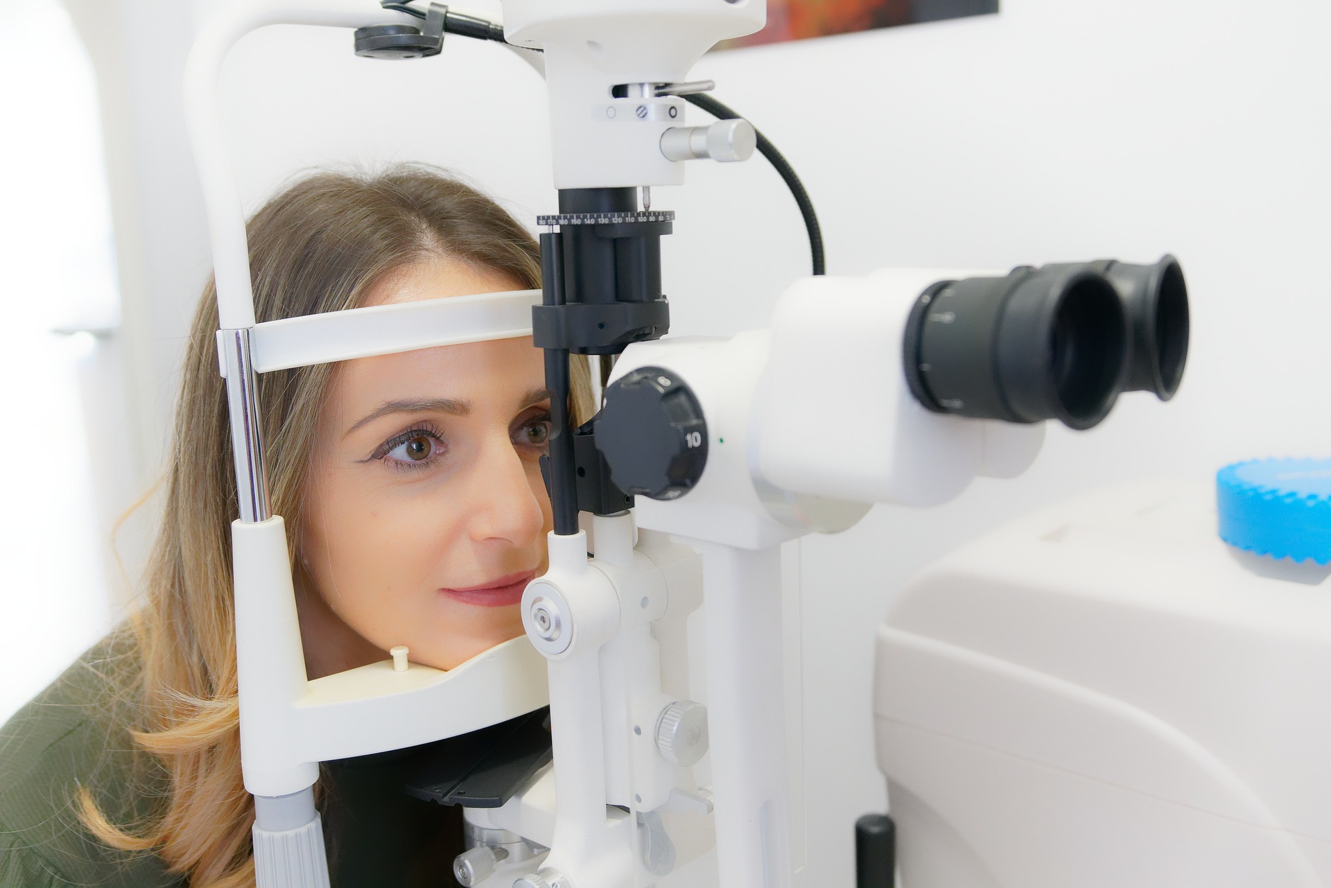 Optyk i optometrysta – czym się różnią