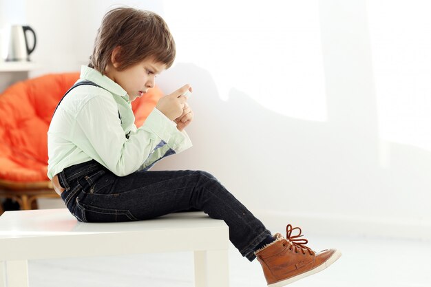 Jak dobrać obuwie dla dziecka z problemami stopy – poradnik dla rodziców
